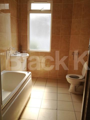 			NEW INSTRUCTION, 3 Bedroom, 1 bath, 1 reception Maisonette			 Silverthorne Road, Battersea Park